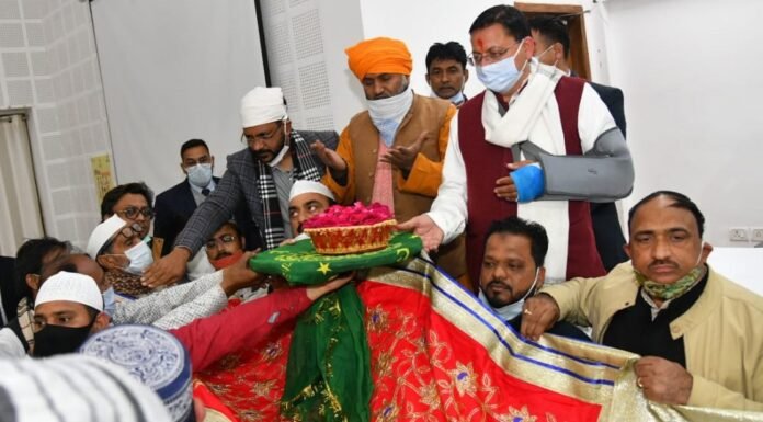 उत्तराखंड-अल्प संख्यक समाज की ओर से पीएम मोदी एवं सीएम धामी के जीवन की सलामती तथा प्रदेश की खुशहाली के लिये पिरान कलियर दरगाह पर चढ़ावे के लिये भेजी गई चादर