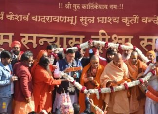 मुख्यमंत्री पुष्कर धामी ने निरंजन पीठाधीश्वर आचार्य महामण्डलेश्वर स्वामी कैलाशानन्द जी महाराज के प्रथम सन्यास दीक्षा समारोह में किया प्रतिभाग