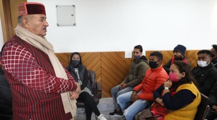 मसूरी विधानसभा में कैबिनेट मंत्री गणेश जोशी ने बैठक कर सोशल मीडिया को प्रभावी करने की कही बात