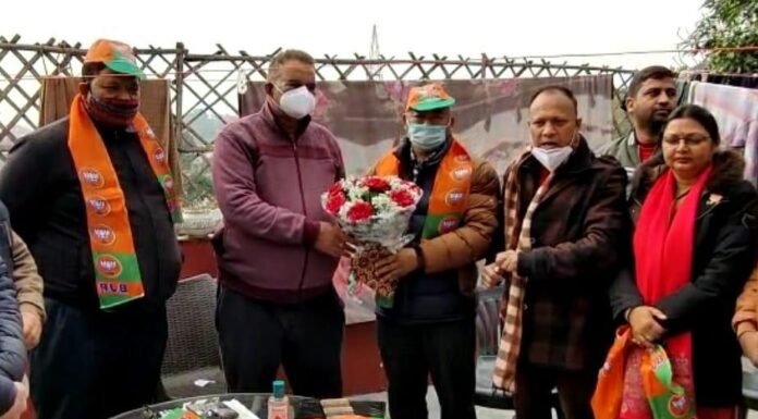 मसूरी विधायक गणेश जोशी के समर्थन में विलासपुर कांडली के प्रधान ने थामा भाजपा का दामन