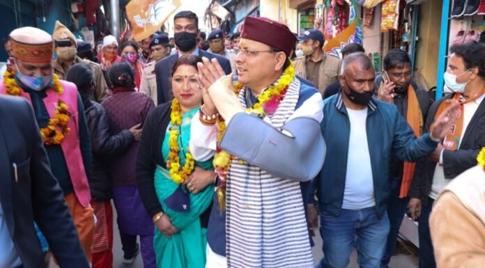 उत्तराखंड विधानसभा चुनाव में जीत के लिए सीएम पुष्कर धामी लगातार कर रहे है डोर-टू-डोर कैंपेन,गिना रहे है अपनी सरकार की उपलब्धियां