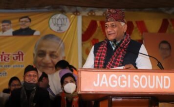 देहरादून गढ़ी कैंट में गणेश जोशी पक्ष में वोट मांगने के लिए केंद्रीय मंत्री वीके सिंह ने पूर्व सैनिकों एवं उनके परिवारजनों किया संबोधित