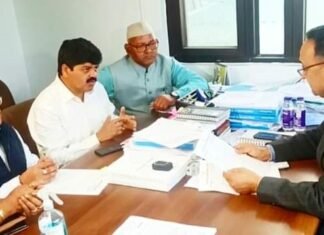 कांग्रेस अध्यक्ष के नेतृत्व में प्रतिनिधिमंडल ने मुख्य निर्वाचन अधिकारी को सौंपा ज्ञापन,डाक मतपत्रों के दुरुपयोग और आरक्षण की प्रक्रिया पर रोक लगाने की मांग