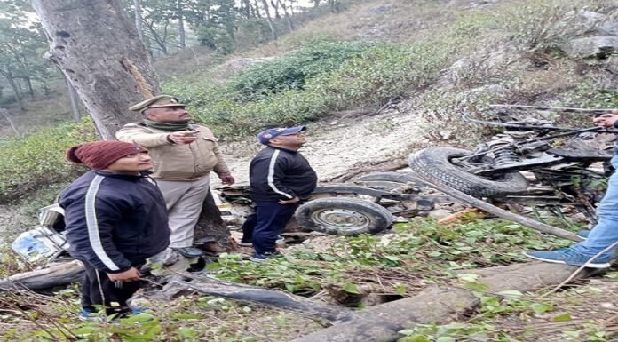 टनकपुर-चंपावत हाईवे पर बड़ा सड़क हादसा,मैक्स गहरी खाई में गिरी 14 लोगों की मौत