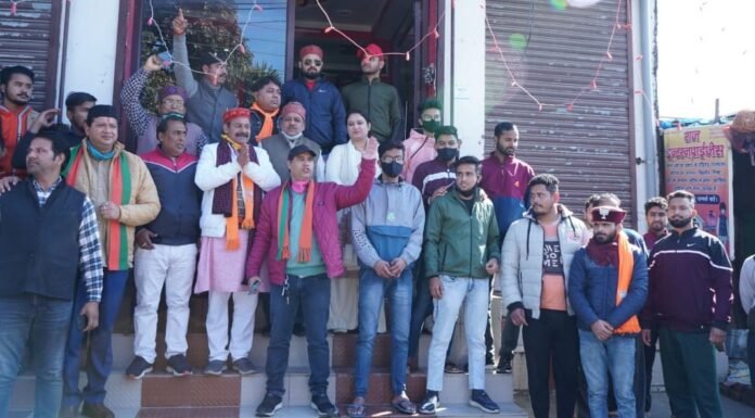 डोईवाला से भाजपा प्रत्याशी बृज भूषण गैरोला ने किया क्षेत्र में डोर टू डोर जनसंपर्क कहा-त्रिवेन्द्र रावत के नेतृत्व में पूरी ईमानदारी व पारदर्शिता से हुए कार्य,क्षेत्र में आगे भी हम इसे रखेंगे बरकरार