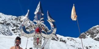 आस्थाः-भारी बर्फबारी और जमा देने वाली ठंड पर आस्था भारी,केदारधाम में तपस्या में लीन हैं बाबा बर्फानी ललित महाराज