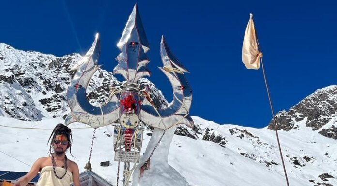 आस्थाः-भारी बर्फबारी और जमा देने वाली ठंड पर आस्था भारी,केदारधाम में तपस्या में लीन हैं बाबा बर्फानी ललित महाराज