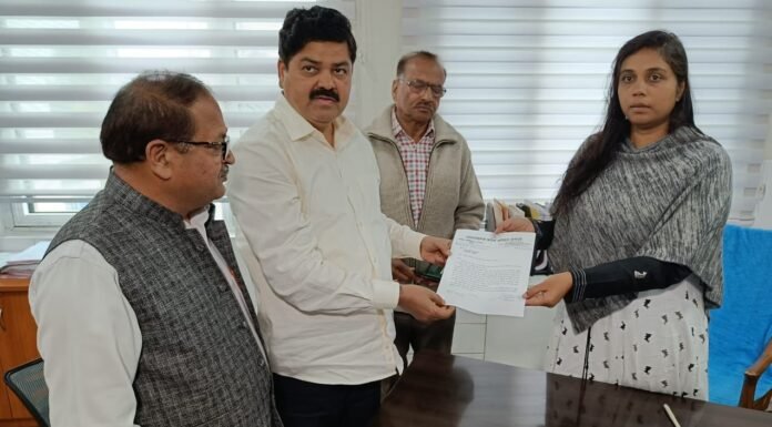 कांग्रेस अध्यक्ष गणेश गोदियाल ने मुख्य निर्वाचन अधिकारी से की मुलाकात,पोस्टल बैलेट में पारदर्शिता बरतने की मांग को लेकर सौंपा ज्ञापन