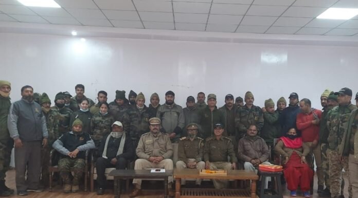 उत्तराखंड में वन महकमे में कई वरिष्ठ वनकर्मी बने डिप्टी रेंजर,स्टार लगा कर महकमे ने किया उत्साह वर्धन