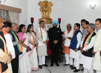 उत्तराखंड-विधायक दल के नेता चुने जाने के बाद पुष्कर धामी ने राज्यपाल से सरकार बनाने का दावा किया पेश,23 मार्च को लेंगे शपथ