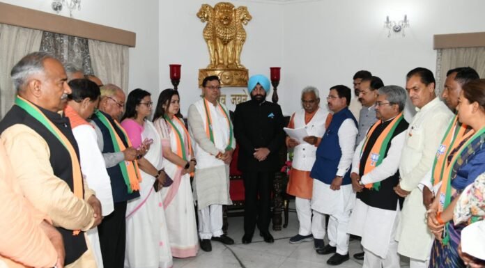 उत्तराखंड-विधायक दल के नेता चुने जाने के बाद पुष्कर धामी ने राज्यपाल से सरकार बनाने का दावा किया पेश,23 मार्च को लेंगे शपथ