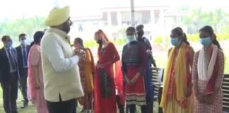 राज्यपाल लेफ्टिनेंट जनरल गुरमीत सिंह ने नेत्रहीन बच्चों के साथ मनाई होली कहा-जरूरतमंदों के साथ बांटे अपनी खुशियाँ