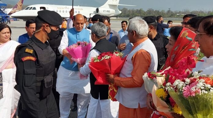 उत्तराखंड-केंद्रीय पर्यवेक्षक पहुंचे देहरादून,कुछ देर में होगा नए मुख्यमंत्री के नाम ऐलान