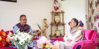 कैबिनेट मंत्री गणेश जोशी ने की पूर्व मुख्यमंत्री मेजर जनरल भुवन चन्द्र खण्डूरी से शिष्टाचार भेंट