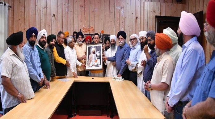 मुख्यमंत्री पुष्कर धामी ने दी 400 वें प्रकाश पर्व की बधाई,कहा-गुरु तेग बहादुर वीरता और साहस के थे प्रतीक