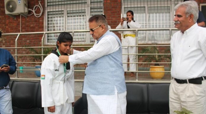 देहरादून डीपीएस में कैबिनेट मंत्री गणेश जोशी ने ताइक्वांडो विजेताओं को प्रदान किए पुरस्कार