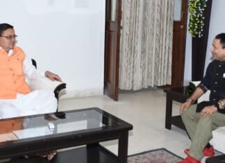 गायक कैलाश खेर ने की मुख्यमंत्री पुष्कर धामी से भेंट