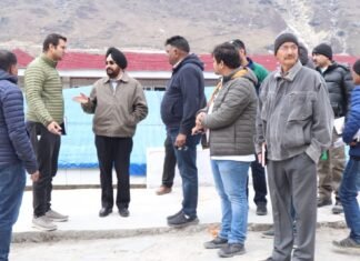 मुख्य सचिव ने केदारनाथ में चल रहे निर्माण कार्यों का किया स्थलीय निरीक्षण,अधिकारियों शीर्ष प्राथमिकता के साथ कार्यों को पूर्ण करने के दिए निर्देश