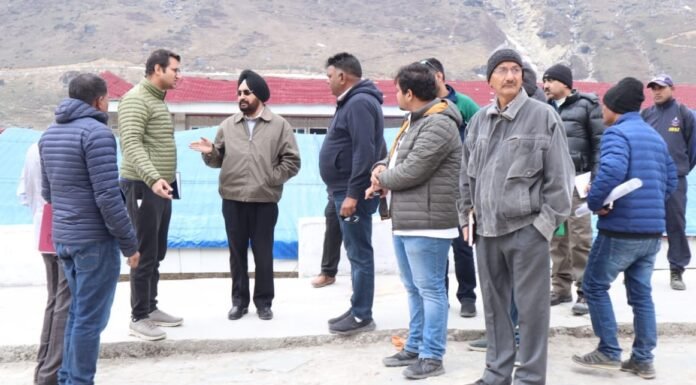 मुख्य सचिव ने केदारनाथ में चल रहे निर्माण कार्यों का किया स्थलीय निरीक्षण,अधिकारियों शीर्ष प्राथमिकता के साथ कार्यों को पूर्ण करने के दिए निर्देश