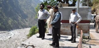 मुख्य सचिव ने हेमकुण्ड साहिब एवं घांघरिया का किया हवाई निरीक्षण,गोविन्द घाट में चल रहे कार्यो का भी लिया जायजा