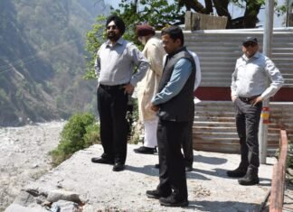 मुख्य सचिव ने हेमकुण्ड साहिब एवं घांघरिया का किया हवाई निरीक्षण,गोविन्द घाट में चल रहे कार्यो का भी लिया जायजा