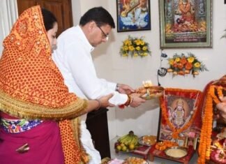 हनुमान जयंती के अवसर पर सीएम पुष्कर धामी ने भगवान हनुमान जी की पूजा अर्चना कर की प्रदेश की खुशहाली की कामना