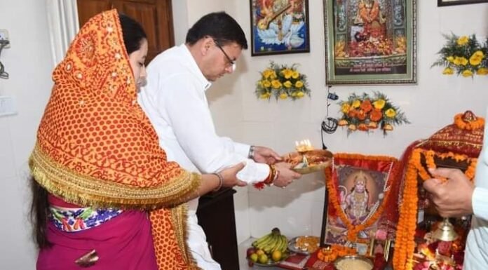 हनुमान जयंती के अवसर पर सीएम पुष्कर धामी ने भगवान हनुमान जी की पूजा अर्चना कर की प्रदेश की खुशहाली की कामना