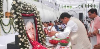 मुख्यमंत्री पुष्कर धामी ने पूर्व विधायक संजय गुप्ता के बड़े भाई स्व.अनिल गुप्ता को अर्पित की श्रद्धांजलि