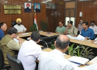 मुख्य सचिव ने सुप्रीम कोर्ट द्वारा गठित सड़क सुरक्षा समिति के सुझावों को शीघ्र से शीघ्र अमल में लाने के दिए निर्देश