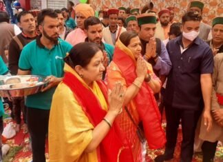 उत्तरकाशी-सोमेश्वर महादेव बिशु मेले में पहुंची माताश्री मंगला जी,ग्रामीणों ने किया भव्य स्वागत,हंस फाउंडेशन जखोल में खोलेगा बोर्डिंग स्कूल