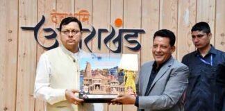 मुख्यमंत्री पुष्कर सिंह धामी ने किया श्री हरि पंचांग का विमोचन