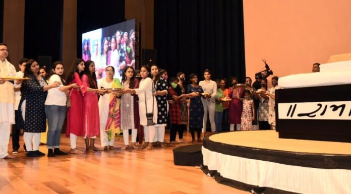 मुख्यमंत्री पुष्कर धामी पतंजलि योगपीठ में आयोजित श्री राम कथा में हुए शामिल