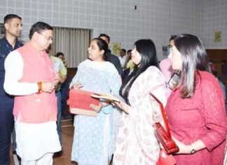 मुख्यमंत्री पुष्कर धामी ने सुनी जन समस्याएं,अधिकारियों को आम जनता की समस्याओं के त्वरित समाधान के दिए निर्देश