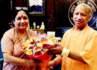 उत्तराखंड विधानसभा अध्यक्ष ऋतु खंडूडी ने उत्तर प्रदेश के मुख्यमंत्री योगी आदित्यनाथ से की शिष्टाचार भेंट