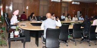 मुख्य सचिव ने अधिकारियों को दिए निर्देश,अपणी सरकार पोर्टल पर अधिक से अधिक सेवाओं को जोड़ा जाए