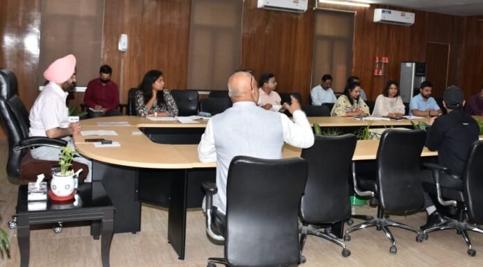 मुख्य सचिव ने अधिकारियों को दिए निर्देश,अपणी सरकार पोर्टल पर अधिक से अधिक सेवाओं को जोड़ा जाए