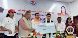 मुख्यमंत्री पुष्कर धामी ने थॉमस कम की ऐतिहासिक जीत पर लक्ष्य सेन को किया सम्मानित,भेंट किया 15 लाख चेक