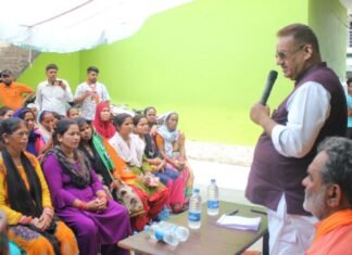 चंपावत उपचुनाव-कैबिनेट मंत्री गणेश जोशी ने बस्तिया और मनिहारगोठ में किया सभा को सम्बोधित