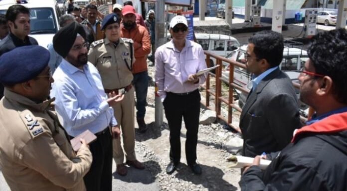 बद्रीनाथ में चल रहे पुर्ननिर्माण कार्यों का मुख्य सचिव ने किया स्थलीय निरीक्षण,कार्यों की अच्छी प्रगति पर की प्रसन्नता व्यक्त