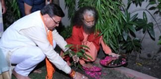 उत्तराखंड-परमार्थ निकेतन पहुंचे सीएम पुष्कर धामी,एक माह तक आयोजित होने वाली राम कथा महायज्ञ के आयोजकों को दी शुभकामना