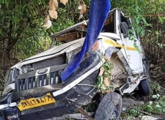 चंपावत में सूखीढांग-डांडा-मिडार मोटर मार्ग पर मैक्स खाई में गिरी 3 लोगों मौके पर मौत 6 घायल