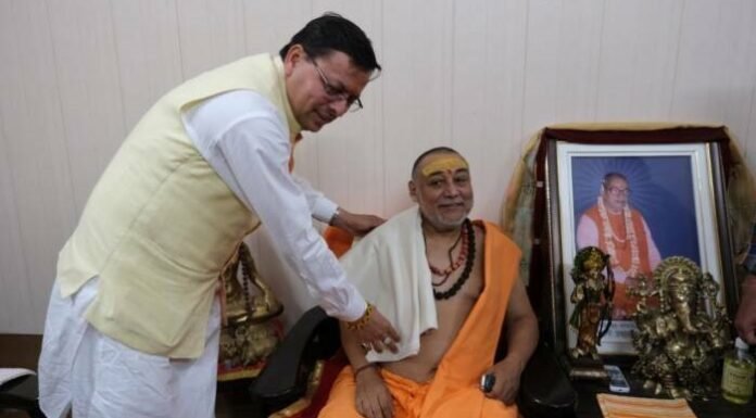 गंगा दशहरा पर हरिद्वार पहुंचे सीएम धामी,जगत्गुरू शंकराचार्य राजराजेश्वराश्रम से की शिष्टाचार भेंट