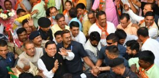 चंपावत उपचुनाव में ऐतिहासिक जीत के बाद देहरादून पहुंचे सीएम धामी,पार्टी कार्यकर्ताओं ने किया भव्य स्वागत