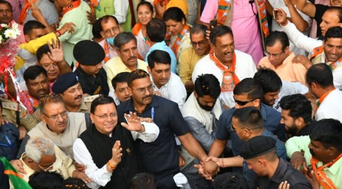 चंपावत उपचुनाव में ऐतिहासिक जीत के बाद देहरादून पहुंचे सीएम धामी,पार्टी कार्यकर्ताओं ने किया भव्य स्वागत