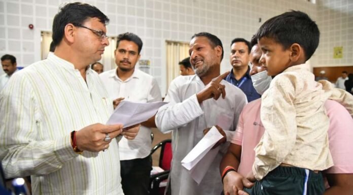 मुख्यमंत्री पुष्कर धामी ने राज्य के विभिन्न क्षेत्रों से आए लोगों की सुनी समस्याएं,अधिकारियों को दिए समाधान के निर्देश