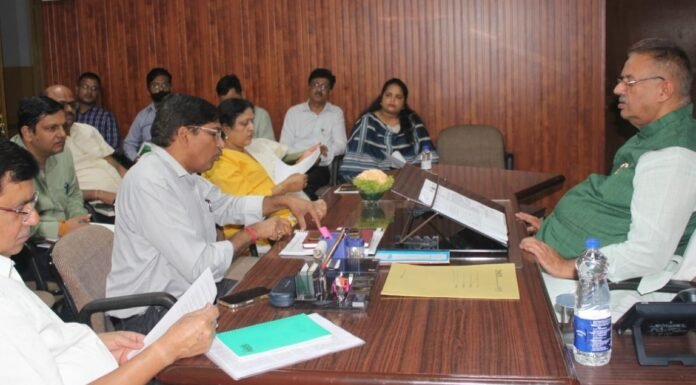 कैबिनेट मंत्री गणेश जोशी ने ली मसूरी विधानसभा क्षेत्र के विभिन्न वार्डों में पेयजल तथा सीवर से संबंधित समस्याओं के समाधान के लिए संबंधित अधिकारीयों की बैठक