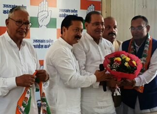 उत्तराखंड-आम आदमी पार्टी के पूर्व प्रदेश उपाध्यक्ष रविन्द्र सिंह पुण्डीर अपने दर्जनों साथियों के साथ क्रांगेस शामिल