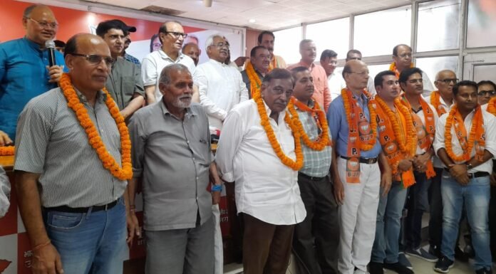 उत्तराखंड-भाजपा में शामिल हुए रूरकी के 2 दर्जन से अधिक व्यापारी नेता