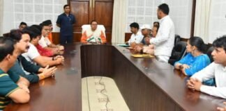 उत्तराखंड फिल्म जगत से जुड़े कलाकारों ने की सीएम धामी से भेट,मुख्यमंत्री ने कहा-राज्य में फिल्मों के विकास एवं कलाकारों को हर संभव सुविधा उपलब्ध कराने के लिए बनाई गई है फिल्म नीति