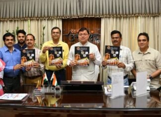 मुख्यमंत्री पुष्कर धामी ने किया उत्तरांचल प्रेस क्लब की स्मारिका एवं दिव्य हिमगिरि के 11वें वार्षिकांक का विमोचन